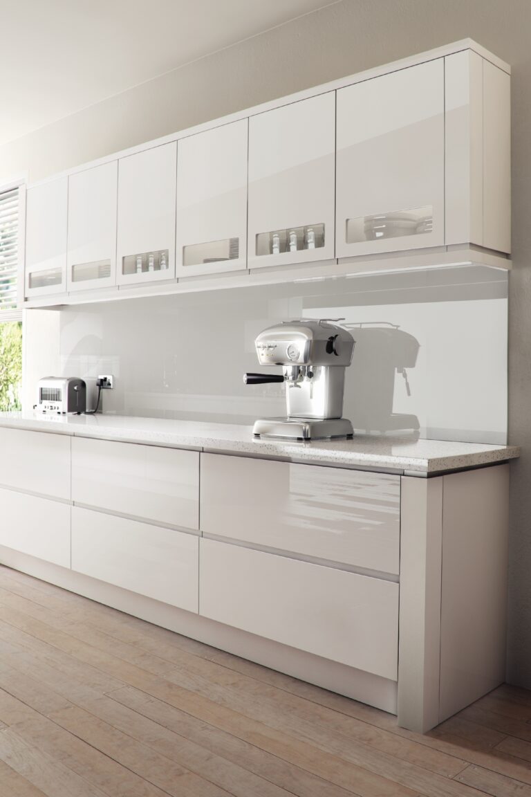 Strada Gloss White 2